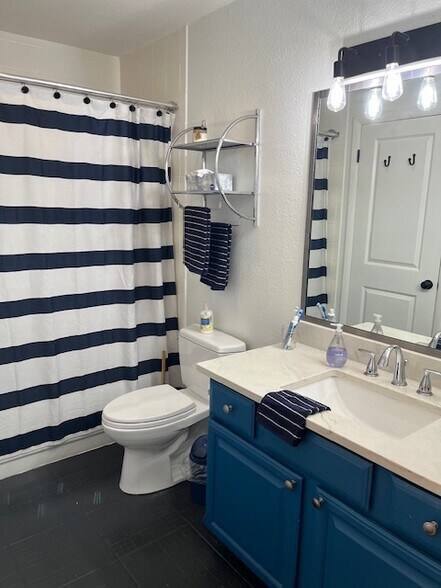 All-Inclusive Furnished 1 Bedroom 1 Bath with Office Center in Bay Club- 2 miles Sullivan's Island - 1481 Center St Ext