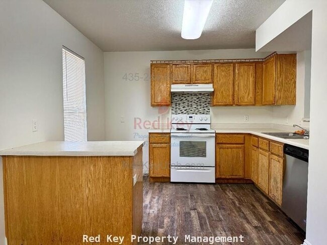 Building Photo - 410 W Single Family Home