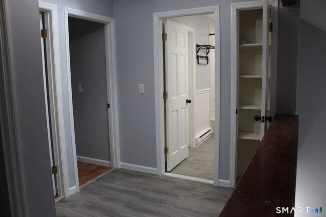 Building Photo - 8 Rose Ln