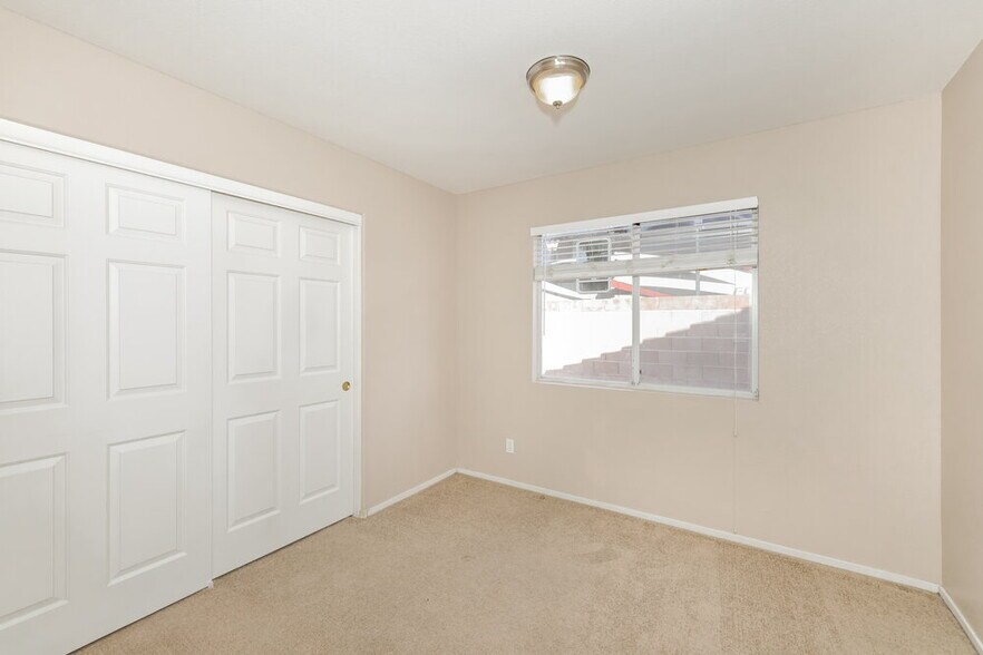 Building Photo - 6409 Rancho Santa Fe Dr