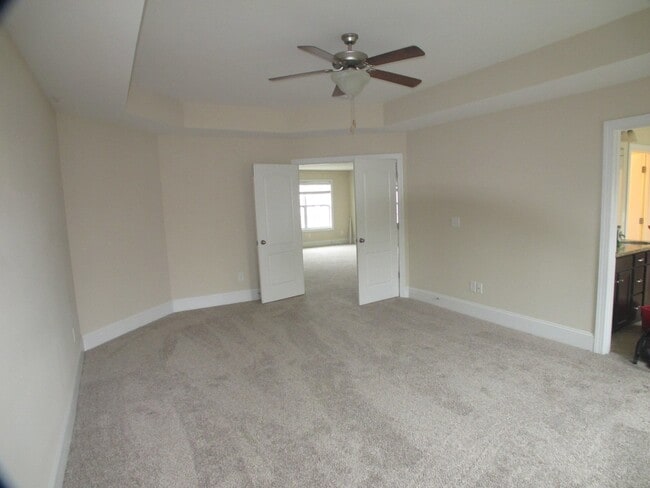 Building Photo - Beautiful move-in ready located in the Mil...
