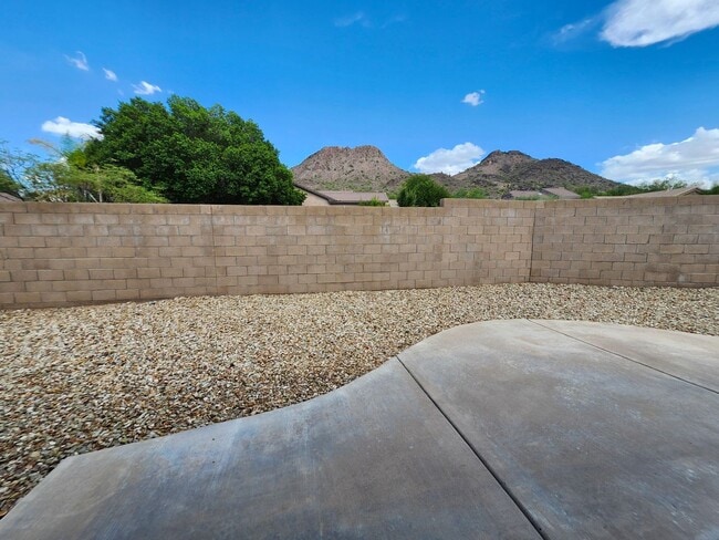 Building Photo - Beautiful Mountain Views! 3bedrom 2 bath