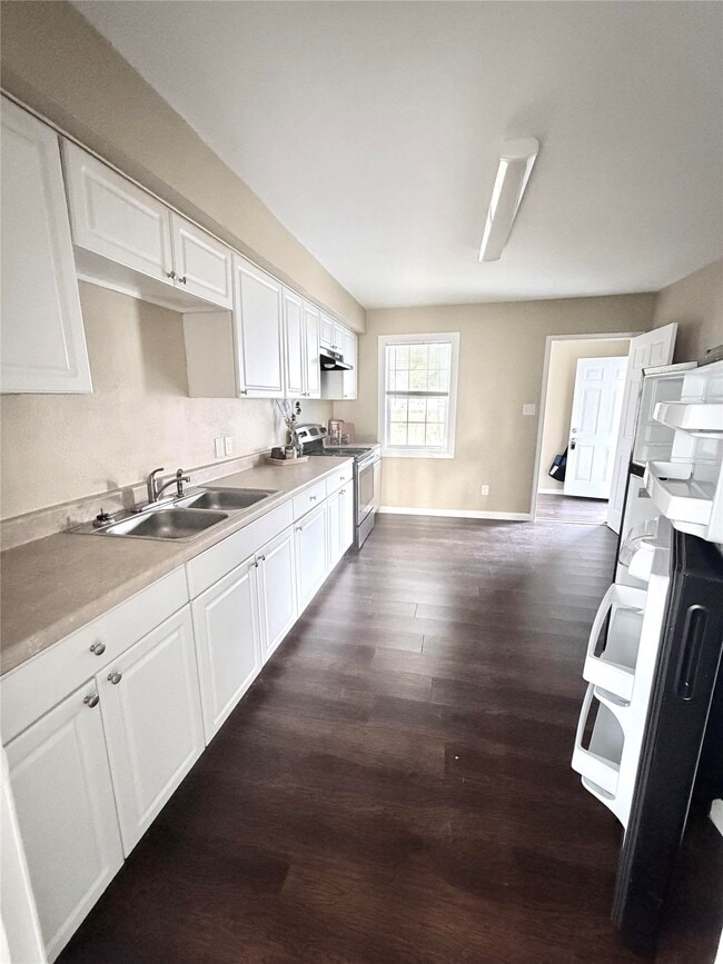 Building Photo - 308 W James Ave