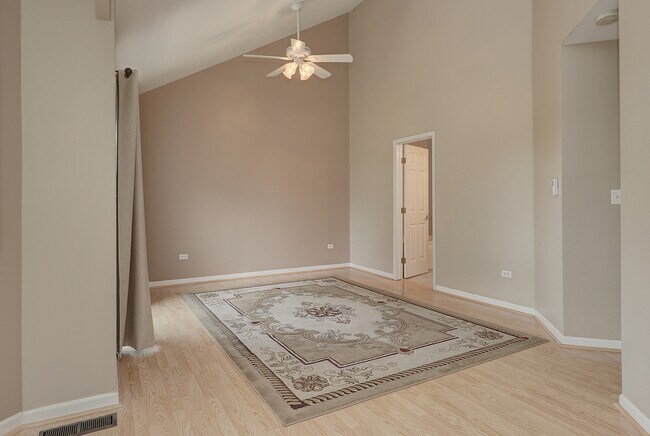 Building Photo - 16046 S Fairfield Dr