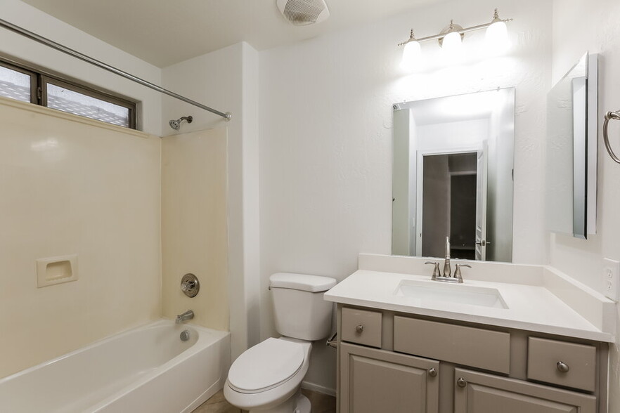 Building Photo - 809 E Agua Fria Ln