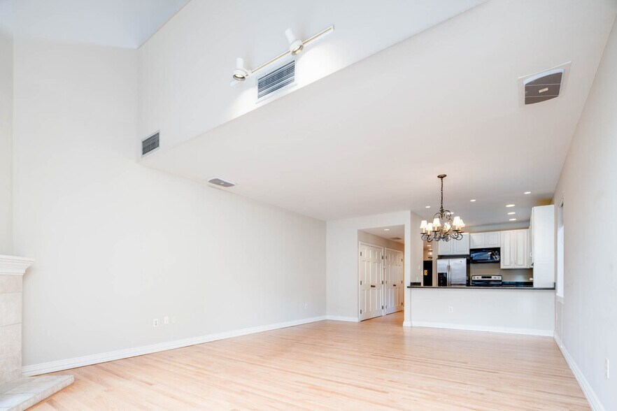Building Photo - 1512 Larimer St