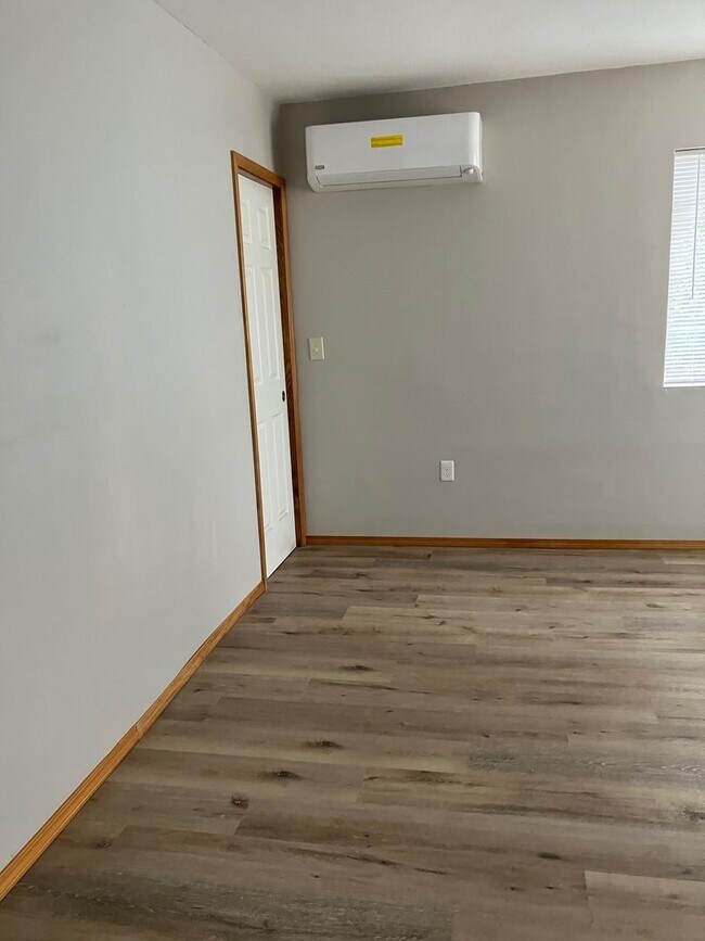 Building Photo - 3 Bedroom 2 bath house in Newberg