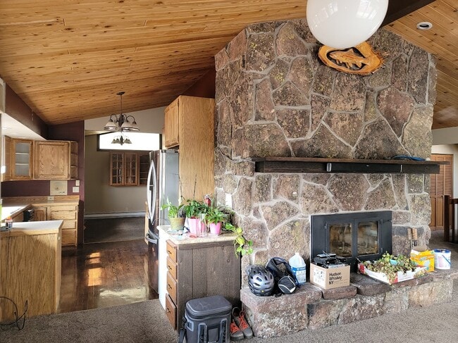 Building Photo - 1040 Budge Dr