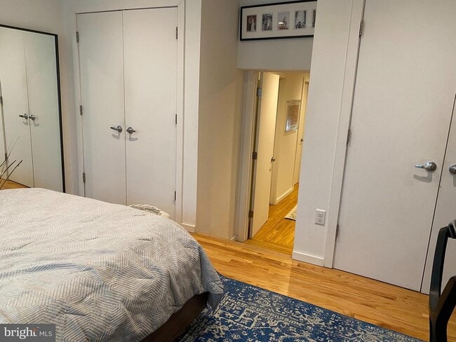 Building Photo - 1221 S Warnock St