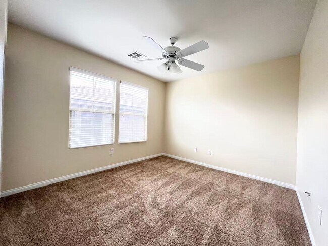 Building Photo - 10555 Winter Grass Dr