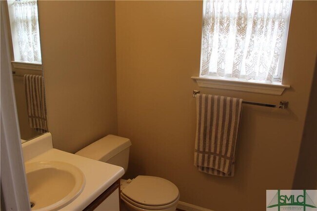 Building Photo - 3 bed 2 Bath Richmond Hill