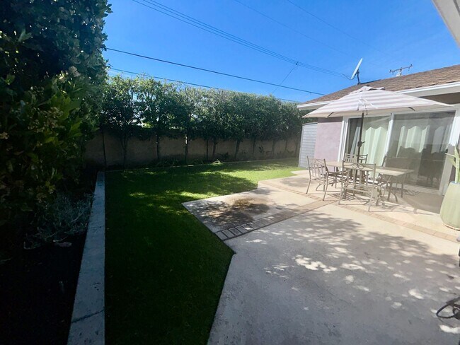 Building Photo - Beautiful Fully Furnished 4Bed/2Bath Home for Rent