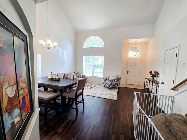 Building Photo - 32347 Hunter Park Ct
