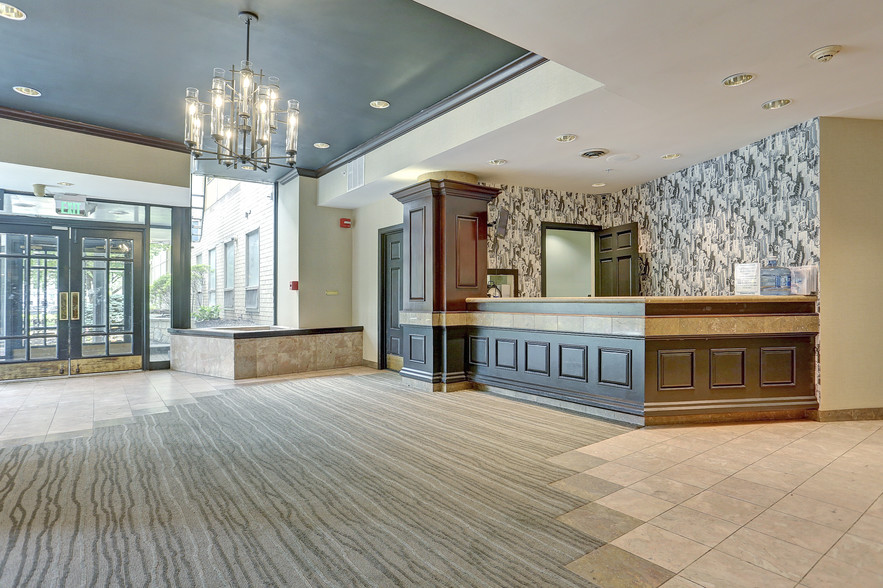 Lobby - Towne House Apartments