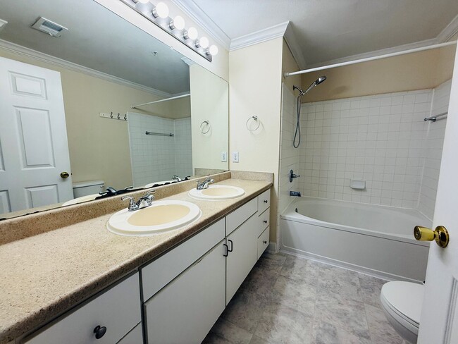 Building Photo - 18557 Bridle Club Dr