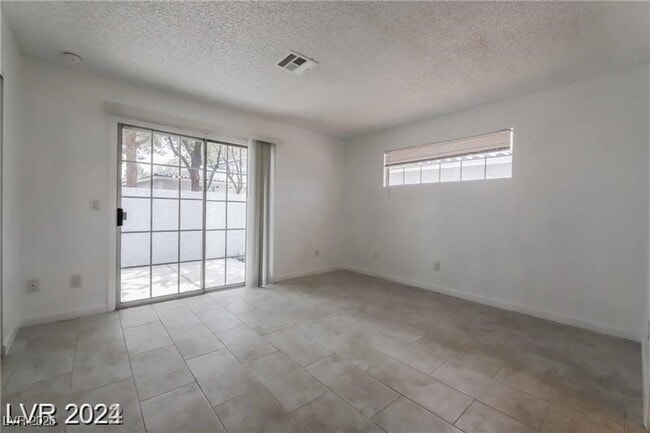 Building Photo - 2117 Chertsey Dr