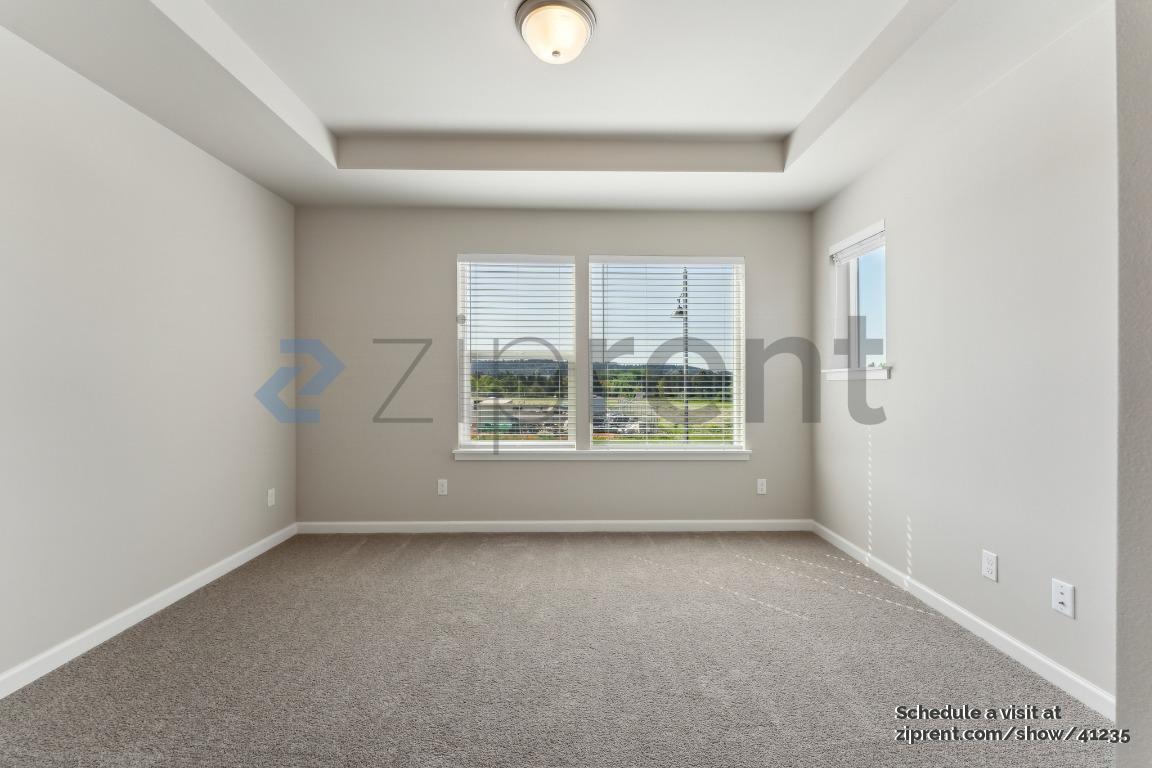Building Photo - 8457 SE Kinnaman St