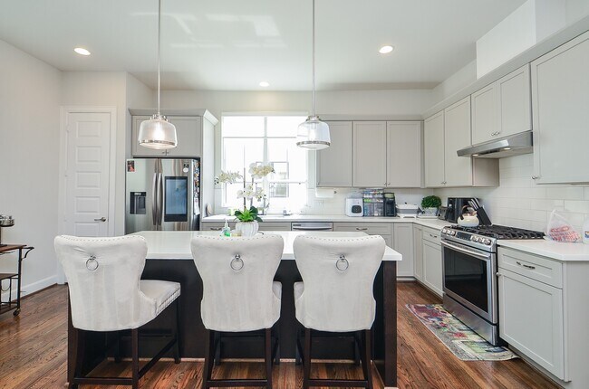 Building Photo - 2812 Grand Fountains Dr