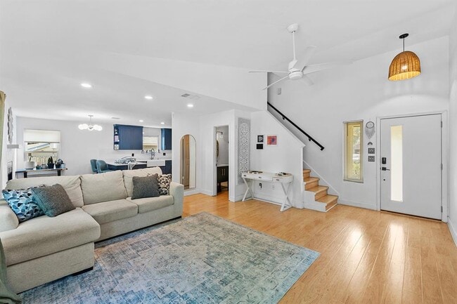 Building Photo - 722 Decker Prairie Dr