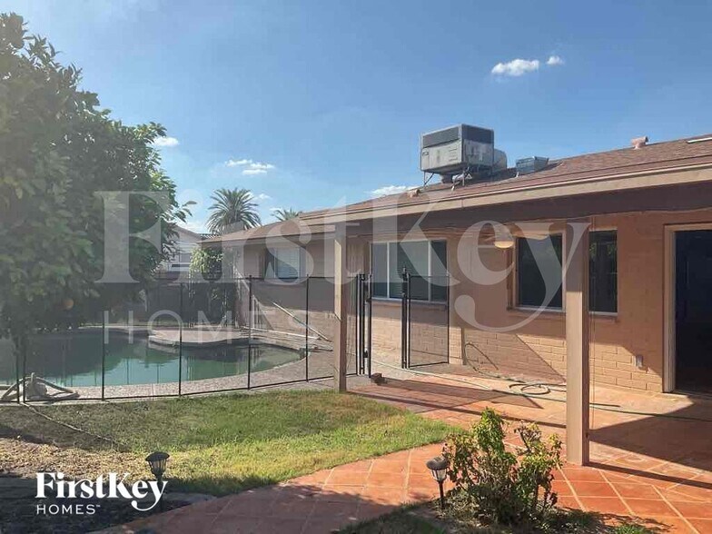 Building Photo - 4845 W Las Palmaritas Dr