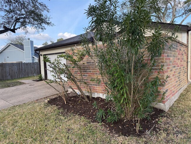 Building Photo - 9107 Ketchwood Dr