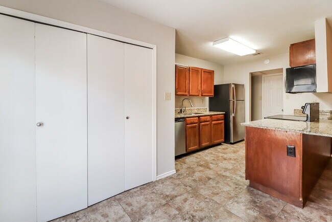 Building Photo - 7805 Whirlwind Dr