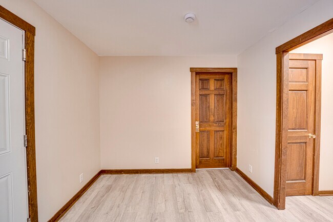 Building Photo - 451 Marion Ave
