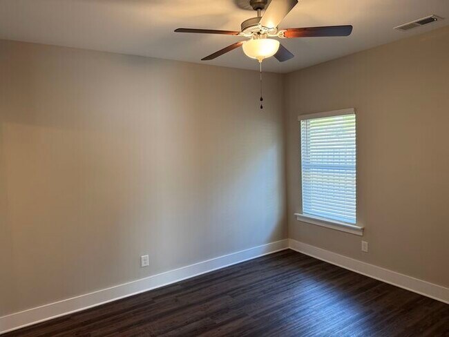Building Photo - 4024 Ashley Dr