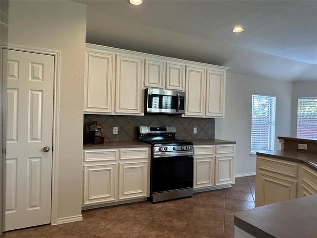 Building Photo - 1707 Magnolia Lake Ln