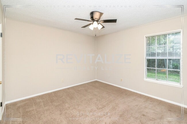 Building Photo - 3 Bedroom Bungalow in Mobile
