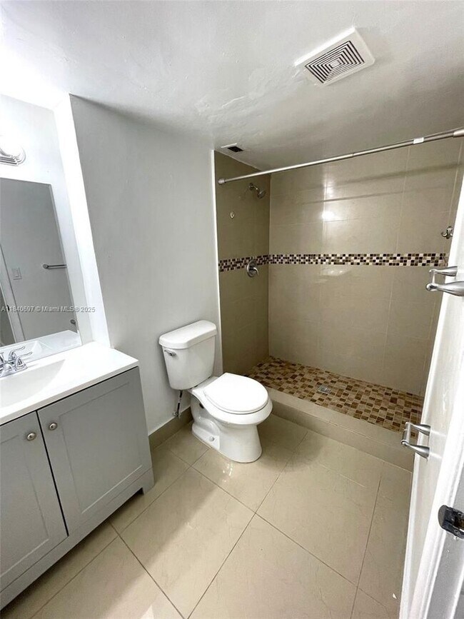 Building Photo - 9001 SW 77th Ave
