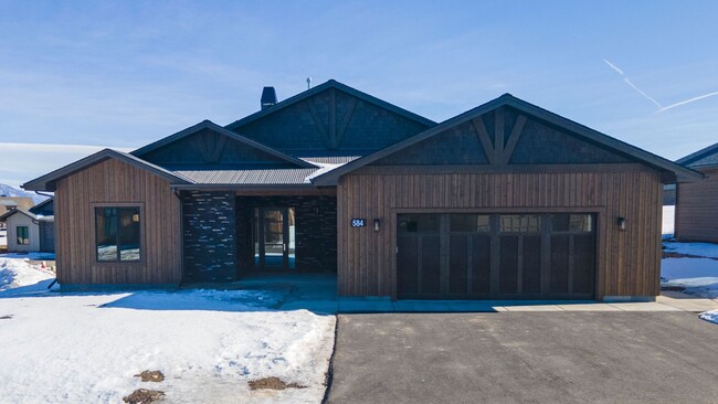 Building Photo - 3 Bed 2.5 bath house in Black Bull