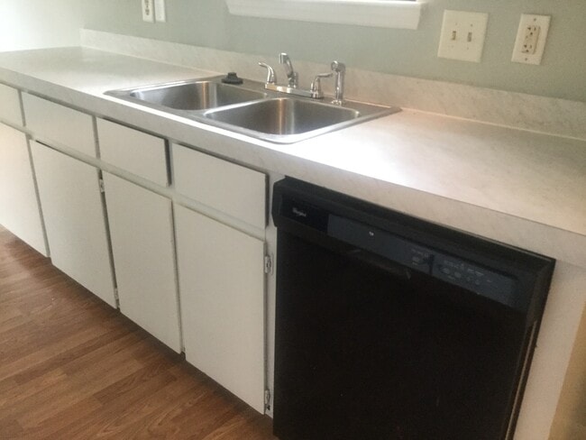 Building Photo - Great Home in Archdale community