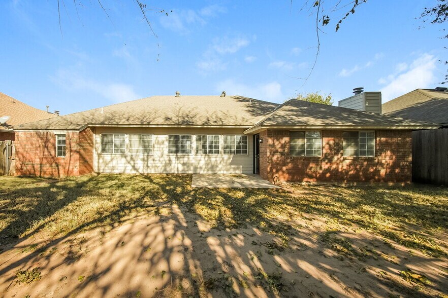 Building Photo - 11840 SW 3rd Terrace