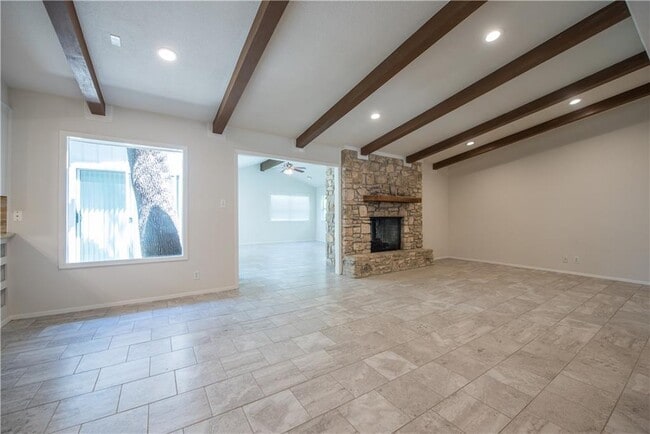 Building Photo - 2902 Silverleaf Dr