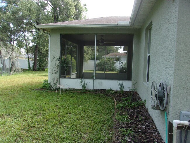Building Photo - 14237 Spring Hill Dr