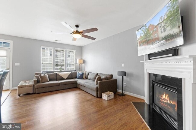 Building Photo - 2456 Eastbourne Dr