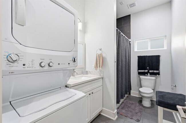 Building Photo - 2620 Delafield St