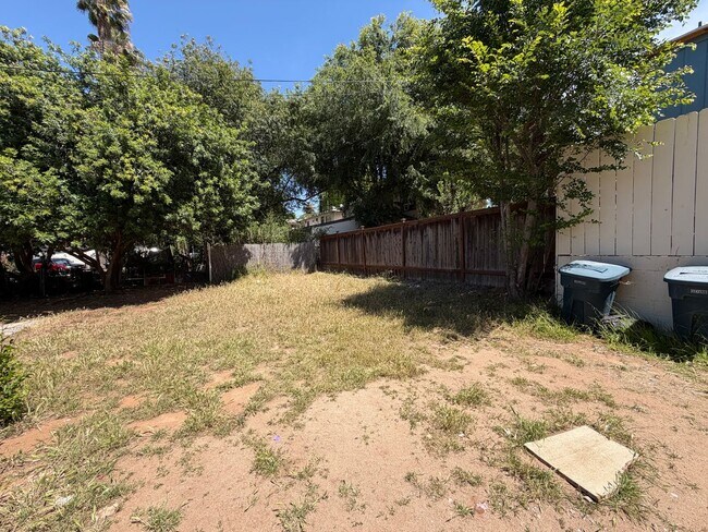 Building Photo - Escondido 1 bedroom 1 bath apartment for rent