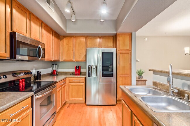 Building Photo - 2150 W Alameda Rd