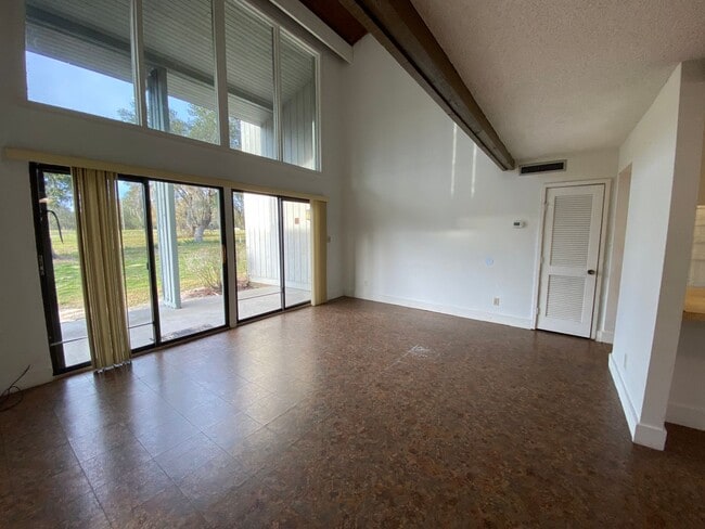 Building Photo - Two Story Unit in Grenelefe