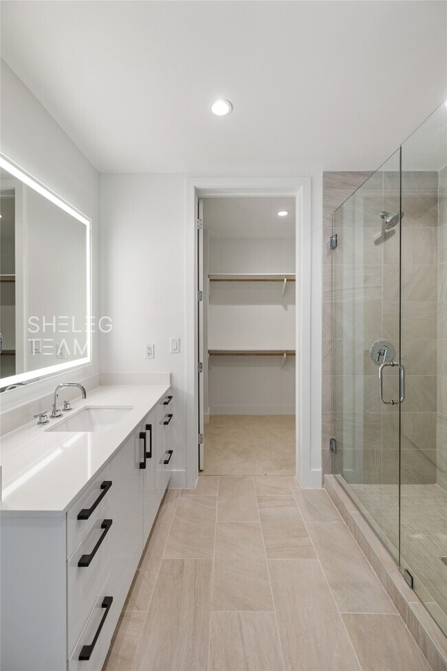 Building Photo - 808 Crawford St