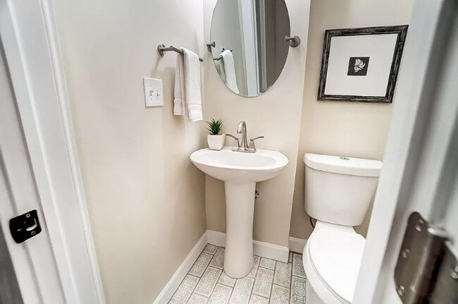 Building Photo - 1106 Dayton St