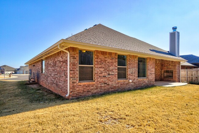 Building Photo - Charming 3-Bed Oasis in East Edmond