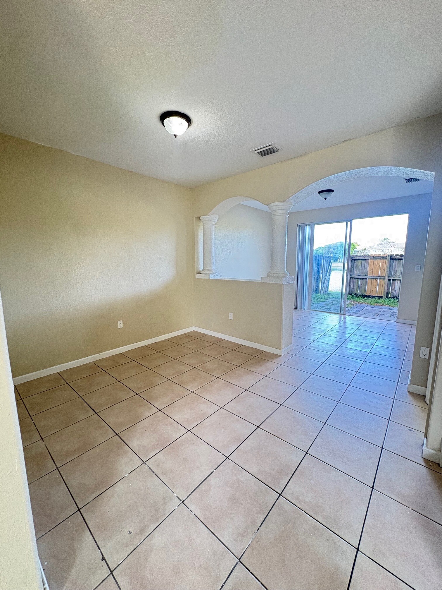 Building Photo - 2819 SE 15th Rd