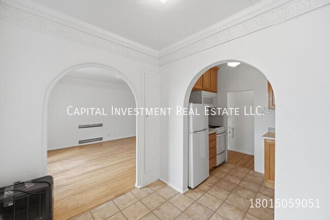 Building Photo - 27 S 800 E