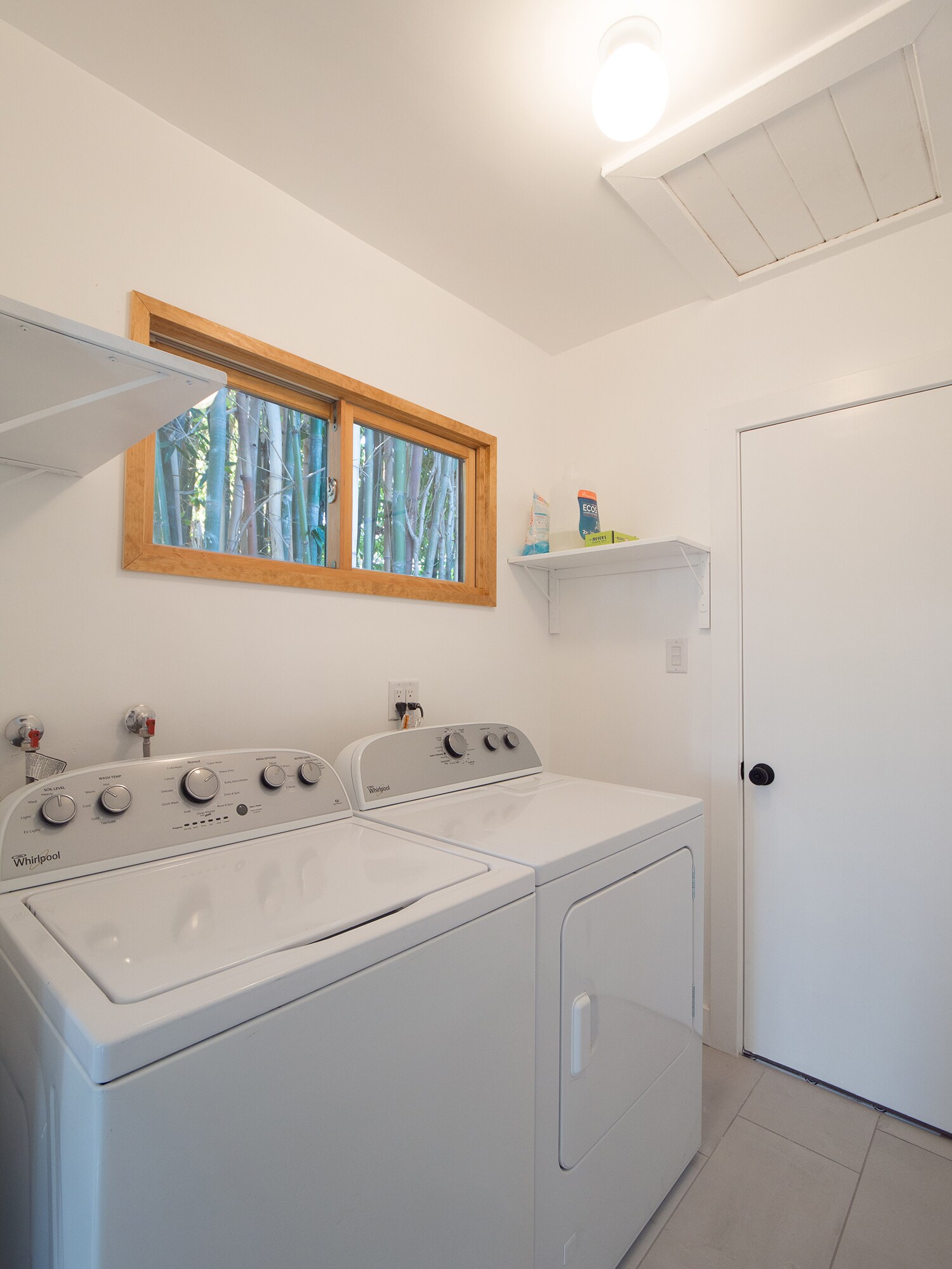 In-unit laundry room - 2907 1/2 12th Ave