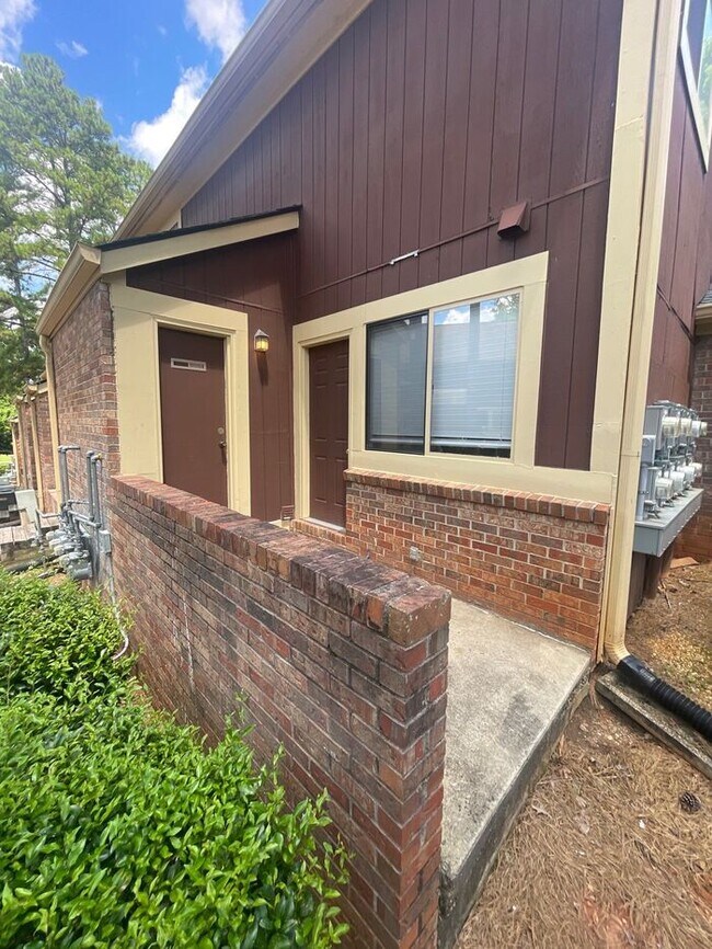 Building Photo - 18 Country Pl Ct