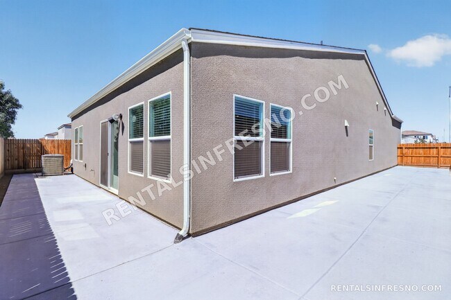 Building Photo - 3359 N Contessa Ave