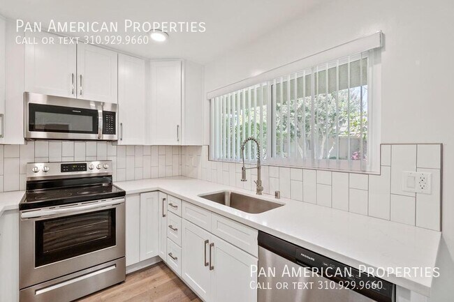 Building Photo - 560 Bucknell Ave